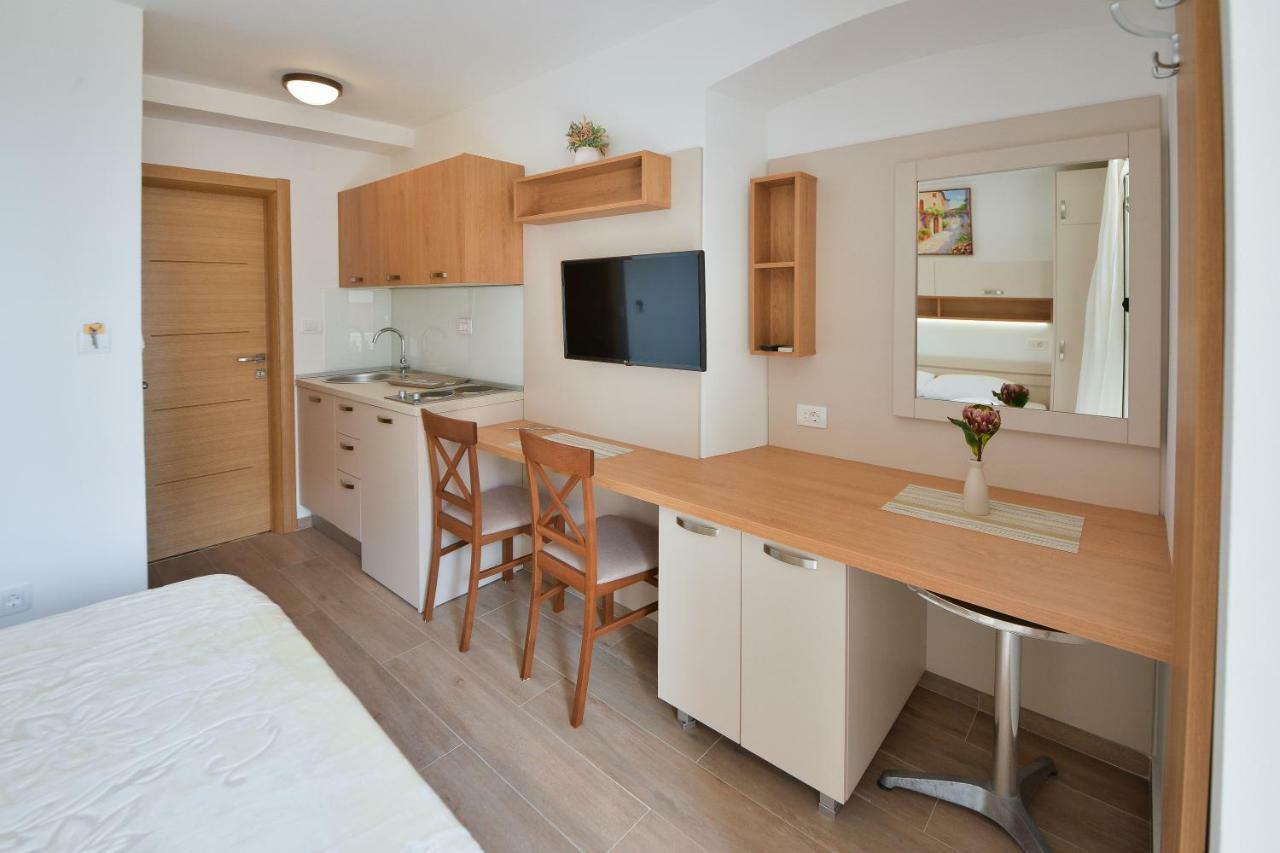 Apartmani Ljubo Rafailovic 2 Rafailovici Bagian luar foto